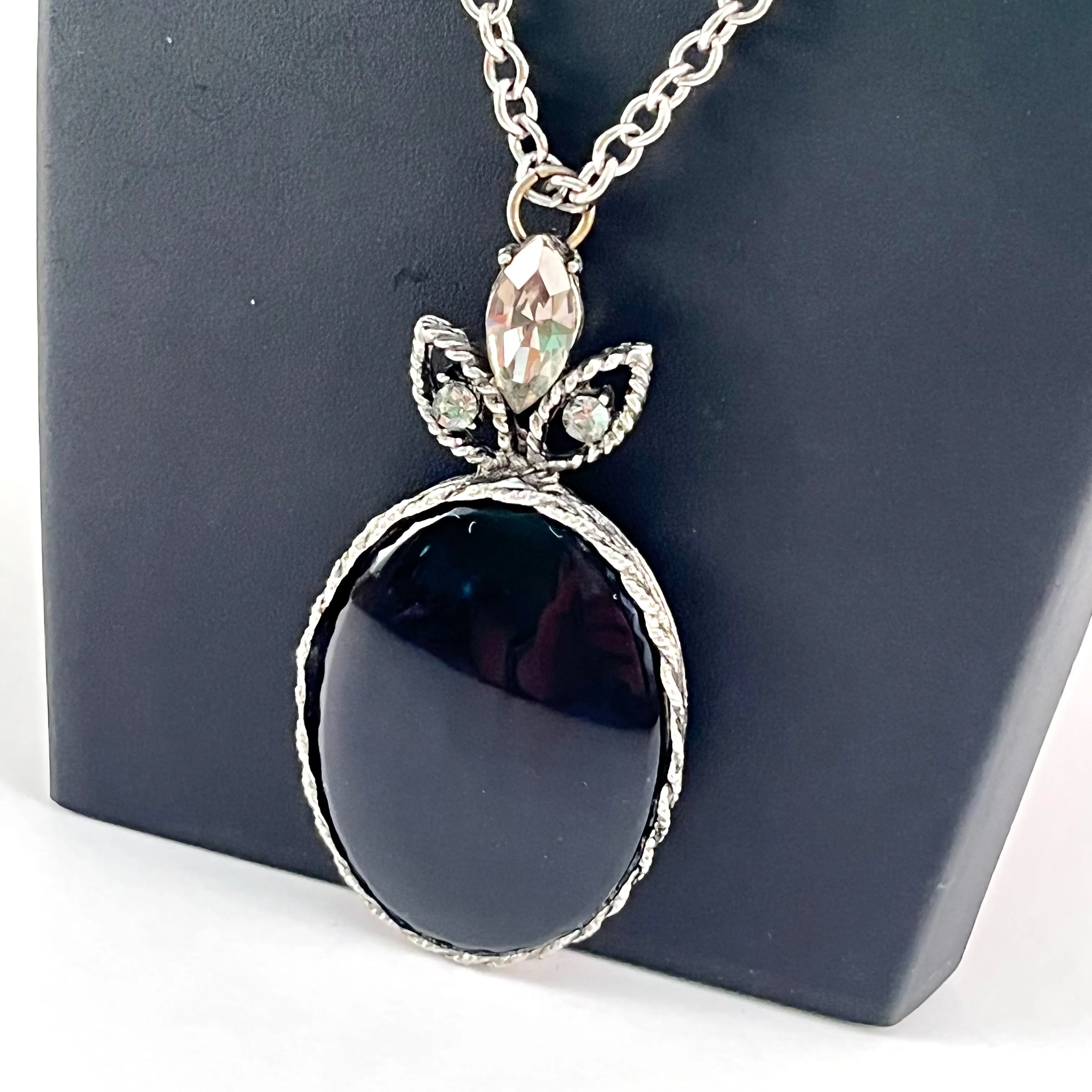 1970s Black Oval Pendant Necklace