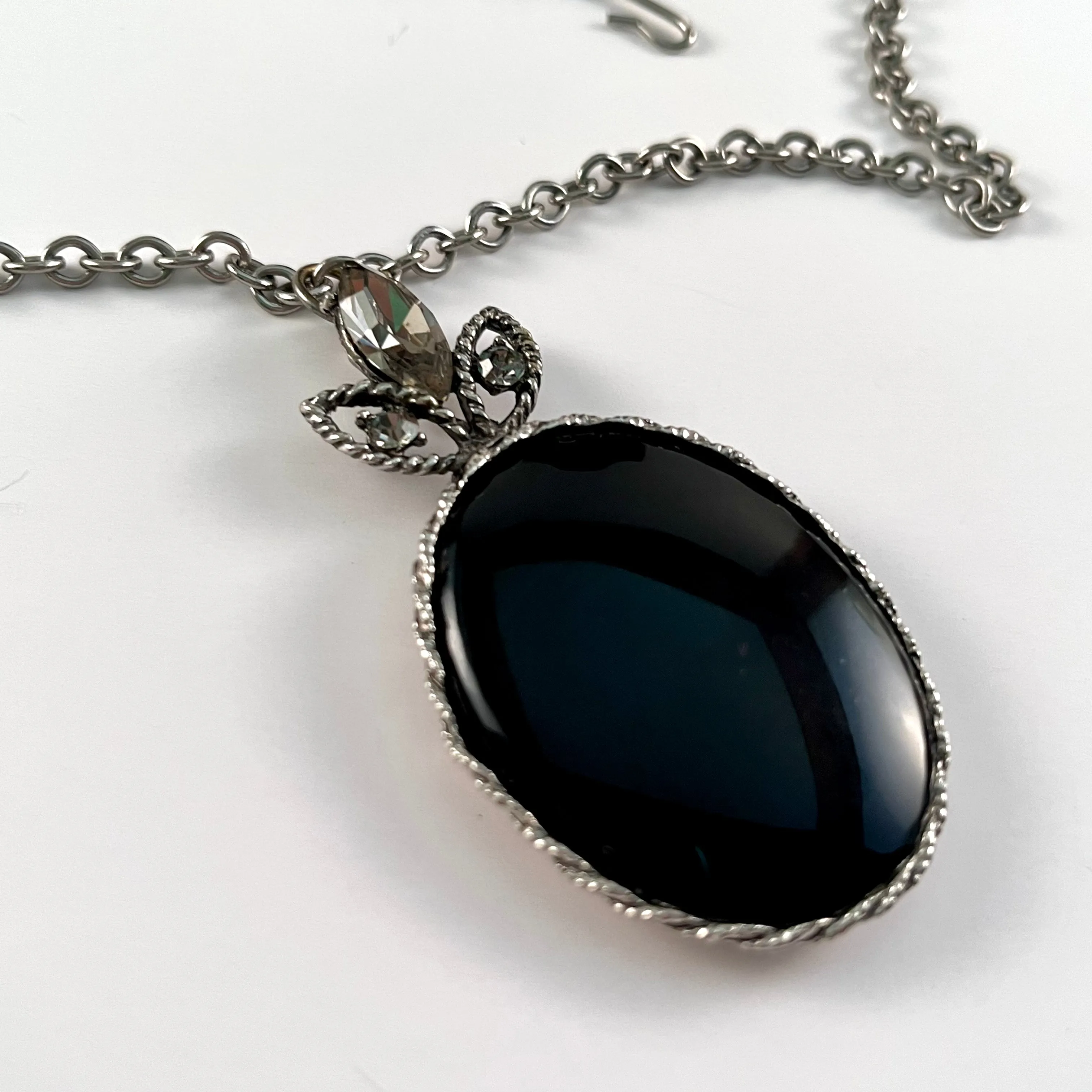 1970s Black Oval Pendant Necklace