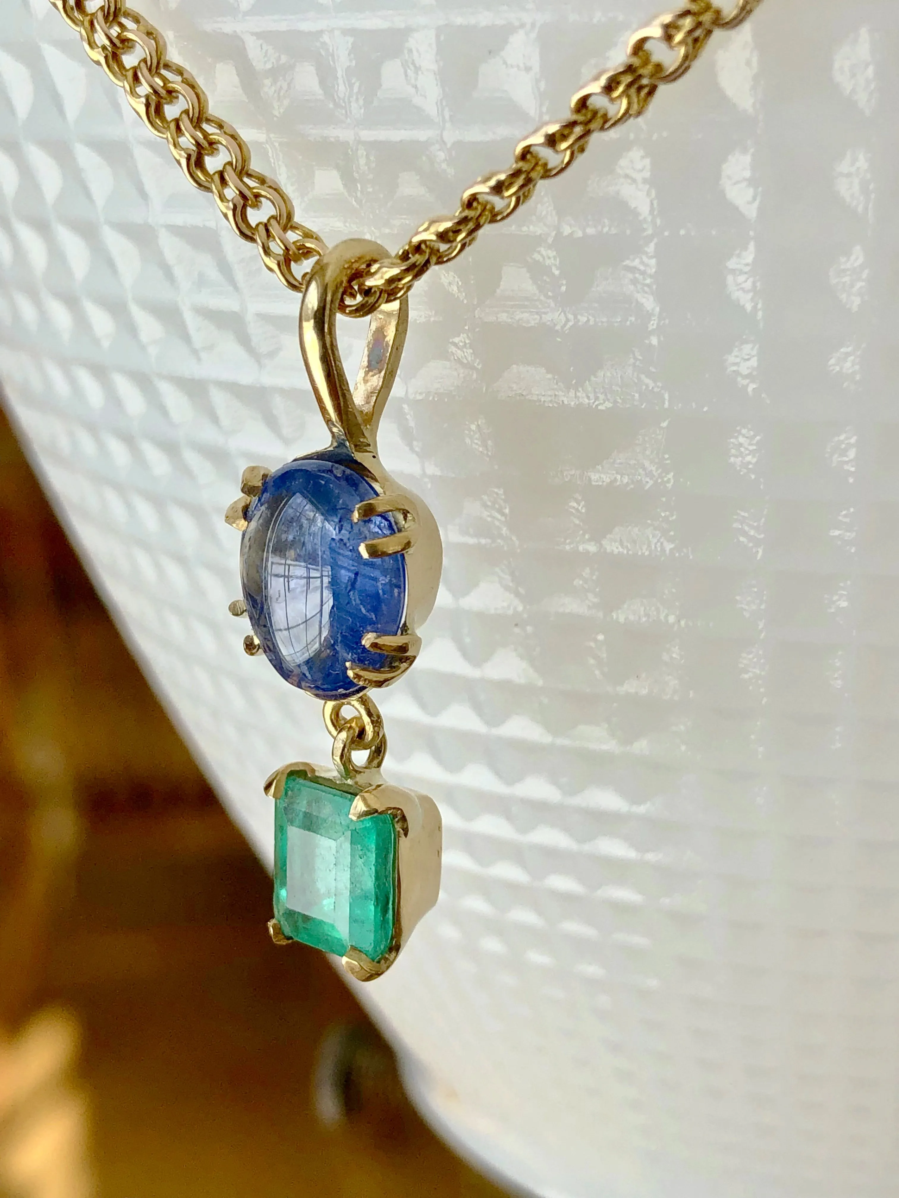6.20 Carat Vintage Sapphire Emerald Pendant Necklace 18 Karat