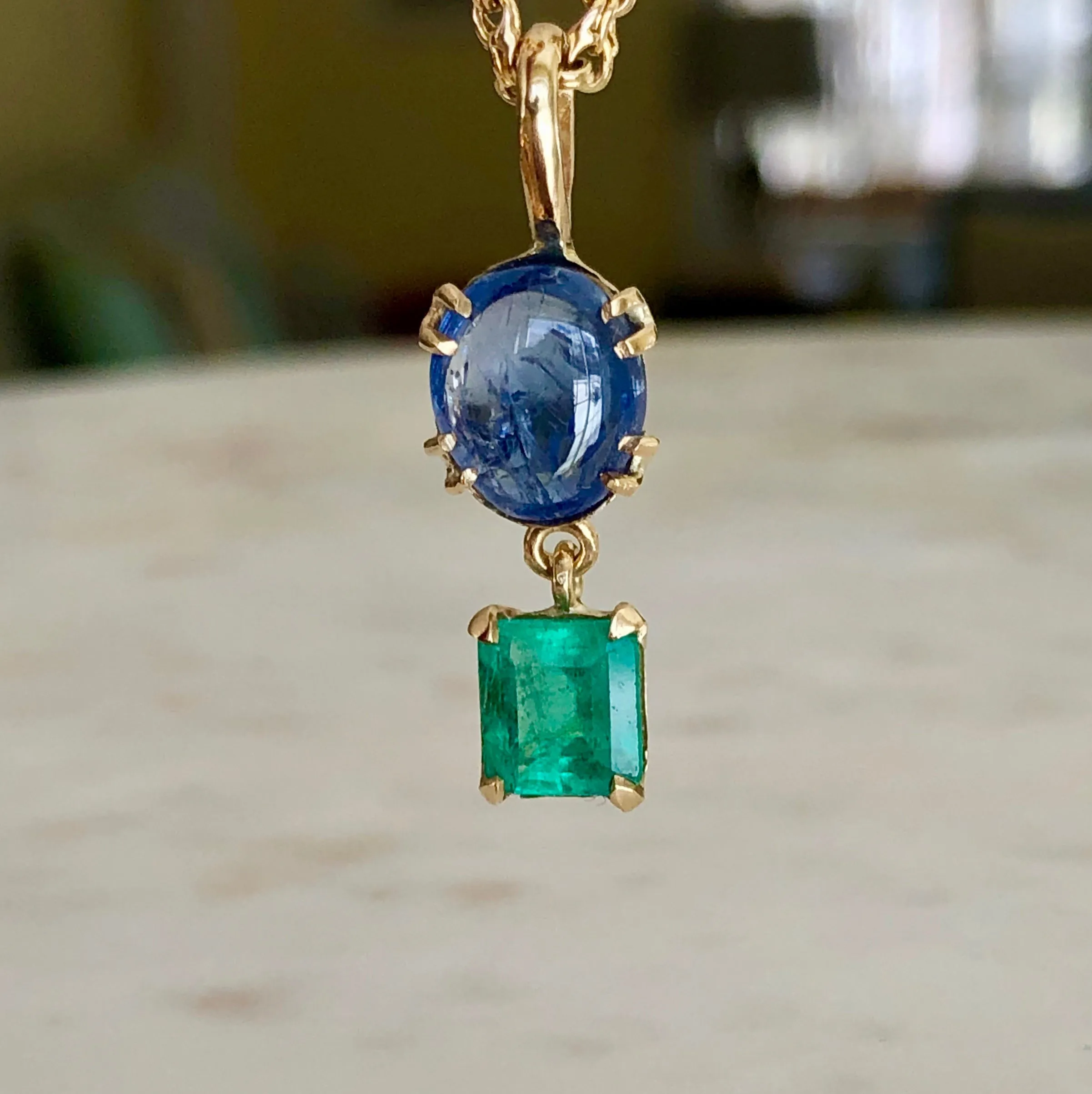 6.20 Carat Vintage Sapphire Emerald Pendant Necklace 18 Karat