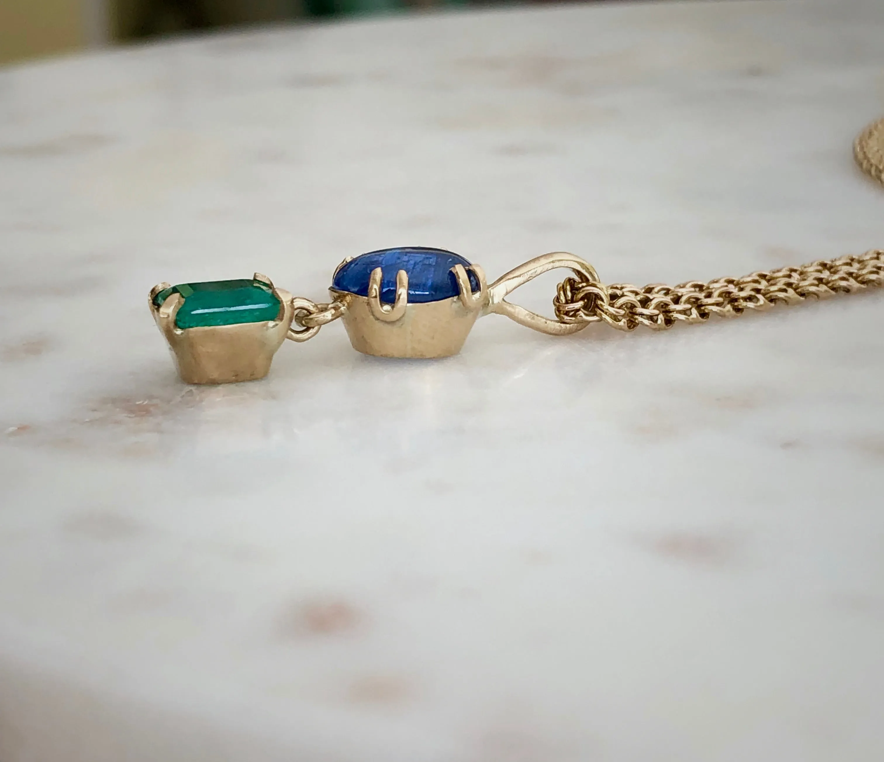 6.20 Carat Vintage Sapphire Emerald Pendant Necklace 18 Karat