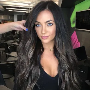 Black wavy wig