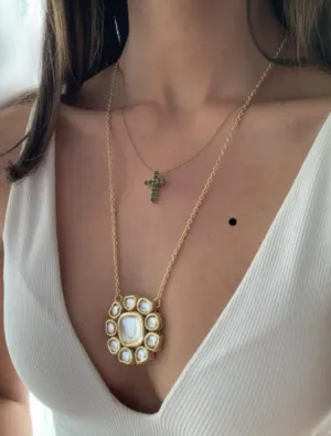 Classic Kundan Pendant With Chain