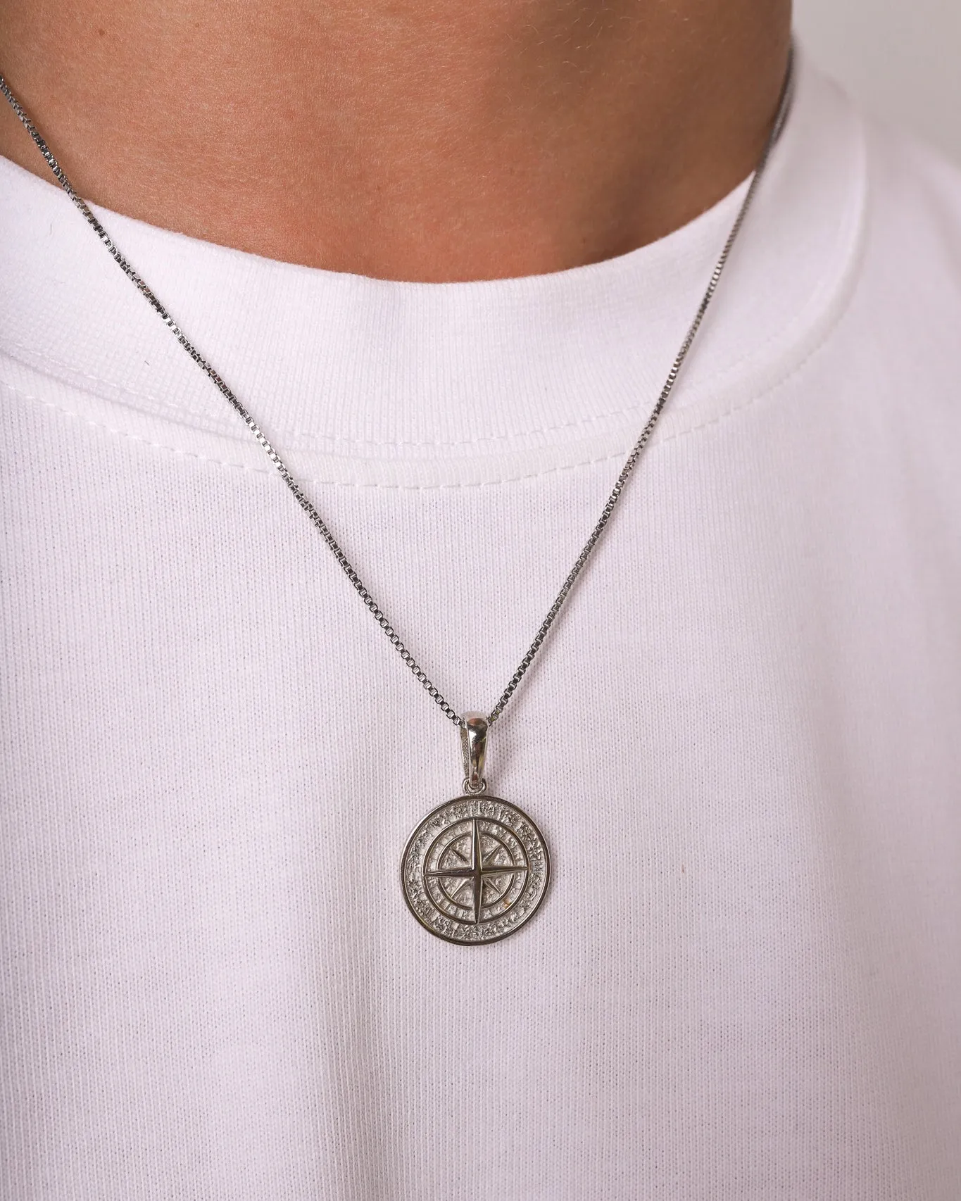 CLEAN COMPASS PENDANT.