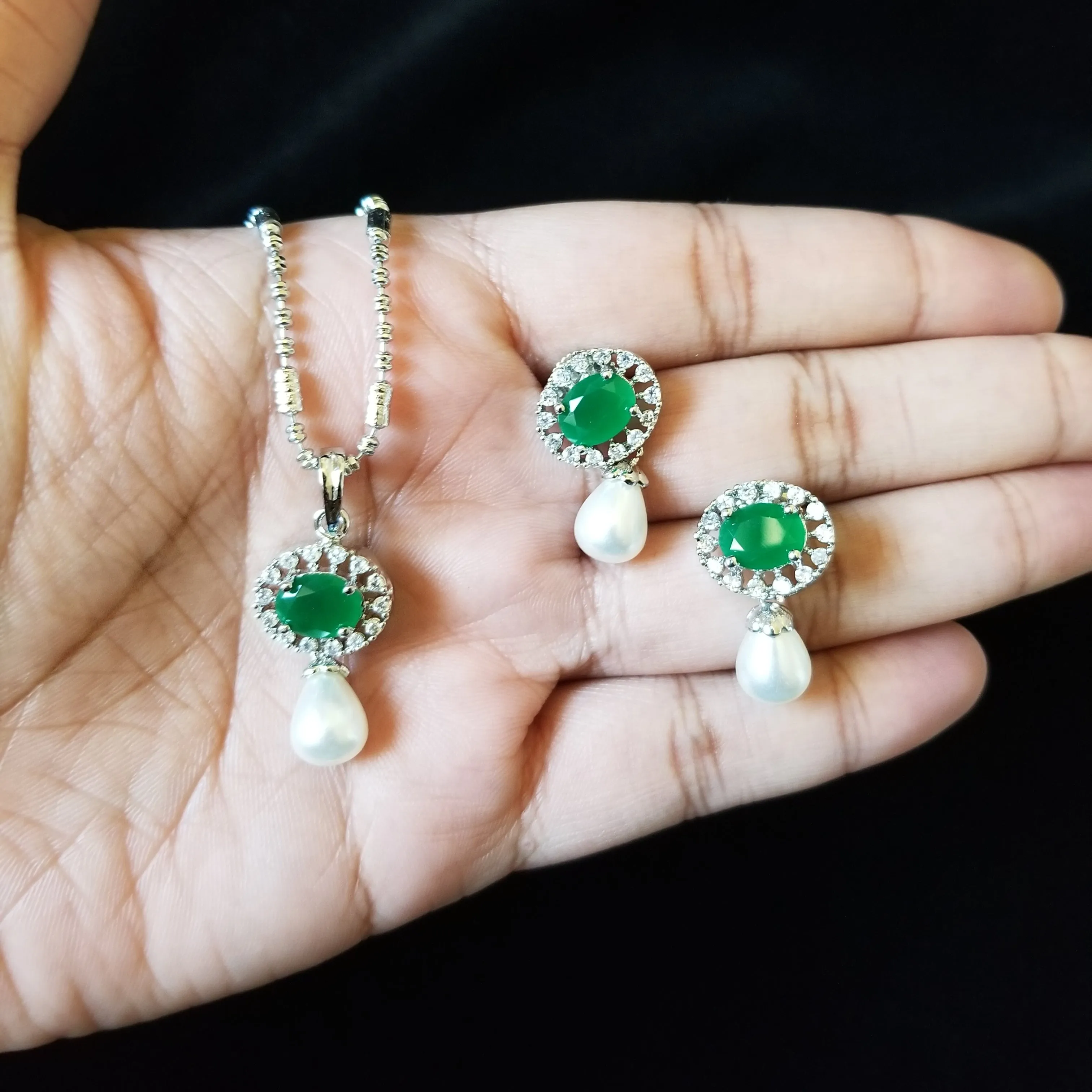 Cz Classic Pendant Set With Rhodium Plating