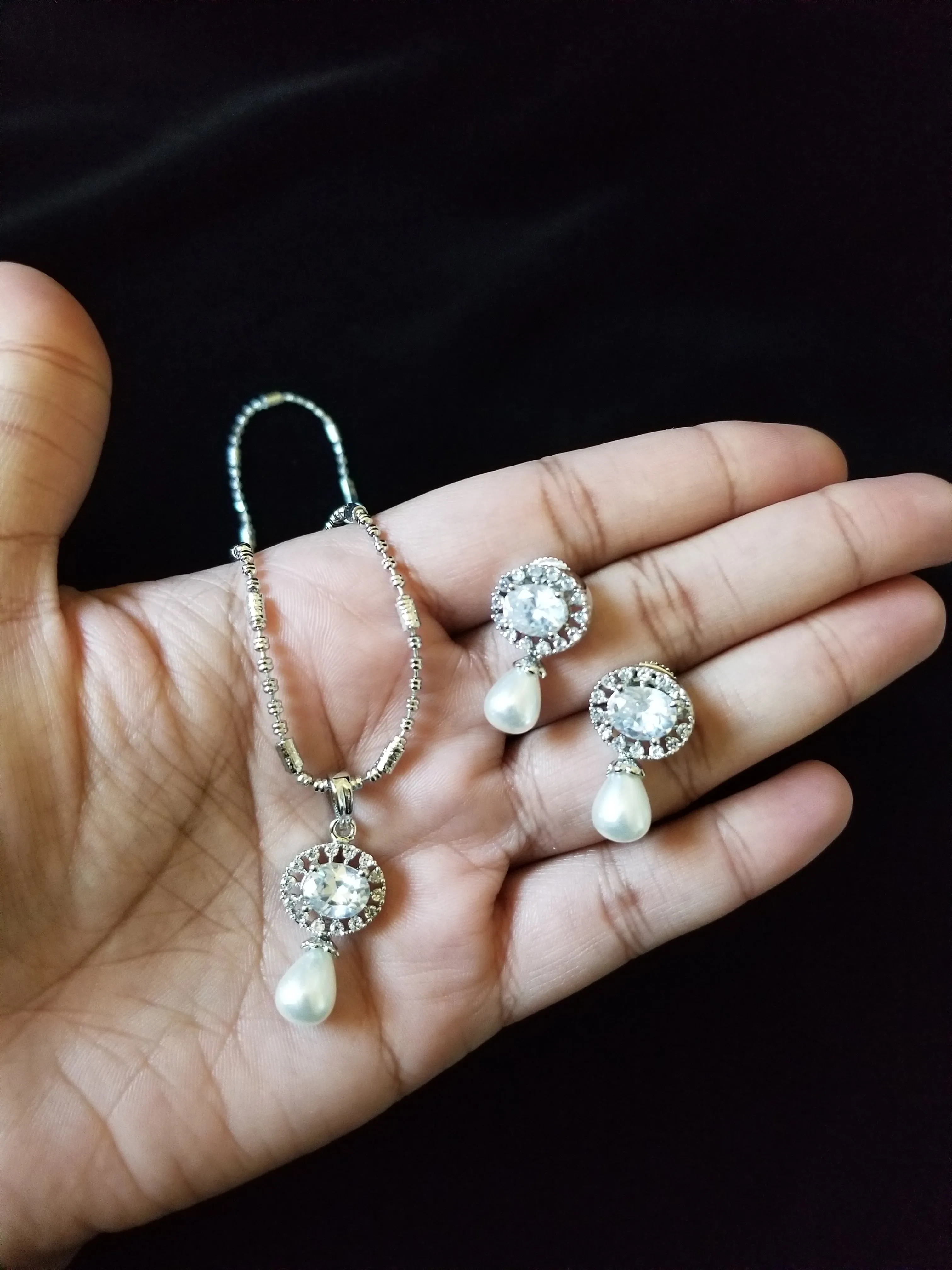 Cz Classic Pendant Set With Rhodium Plating
