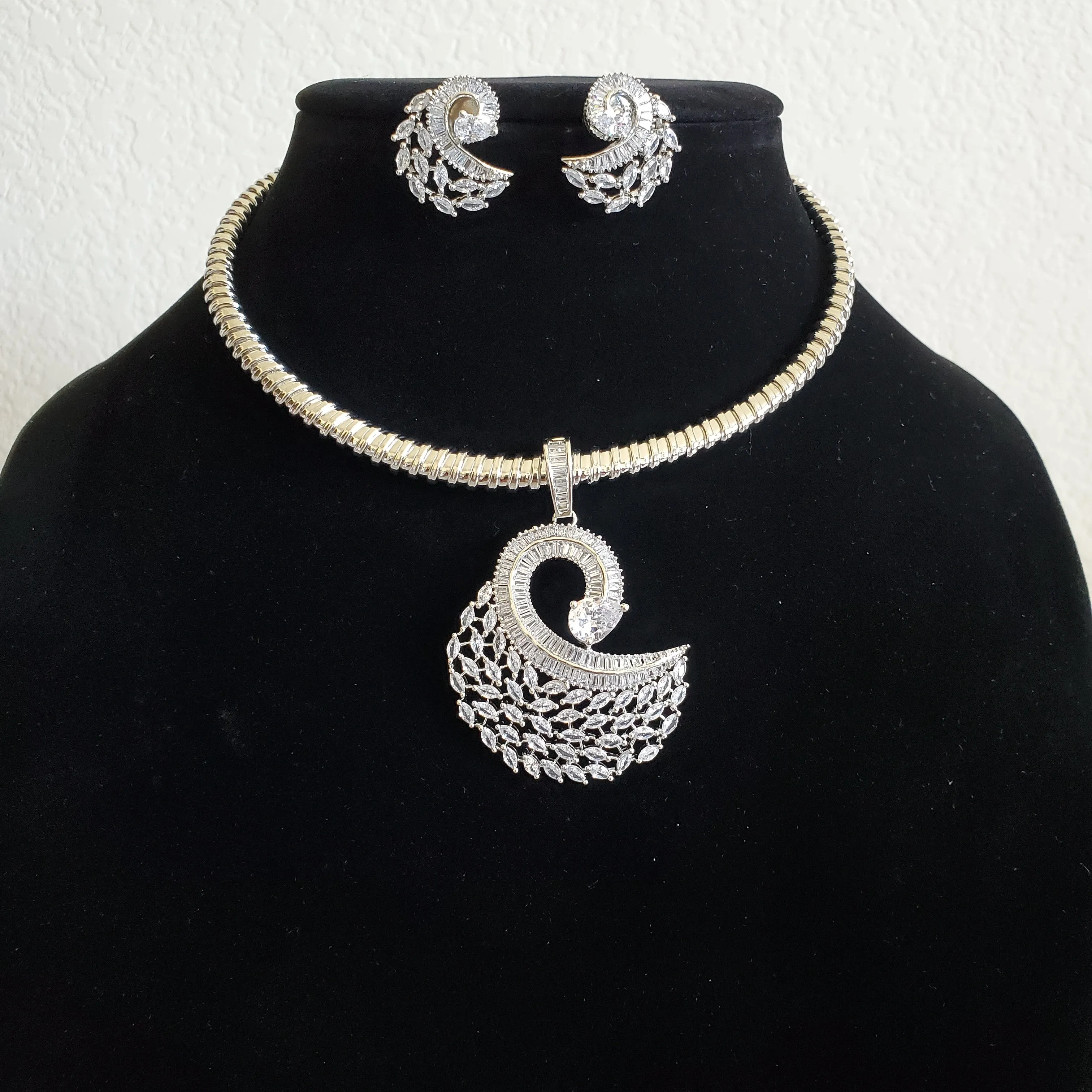 Cz Classic Pendant Set With Rhodium Plating