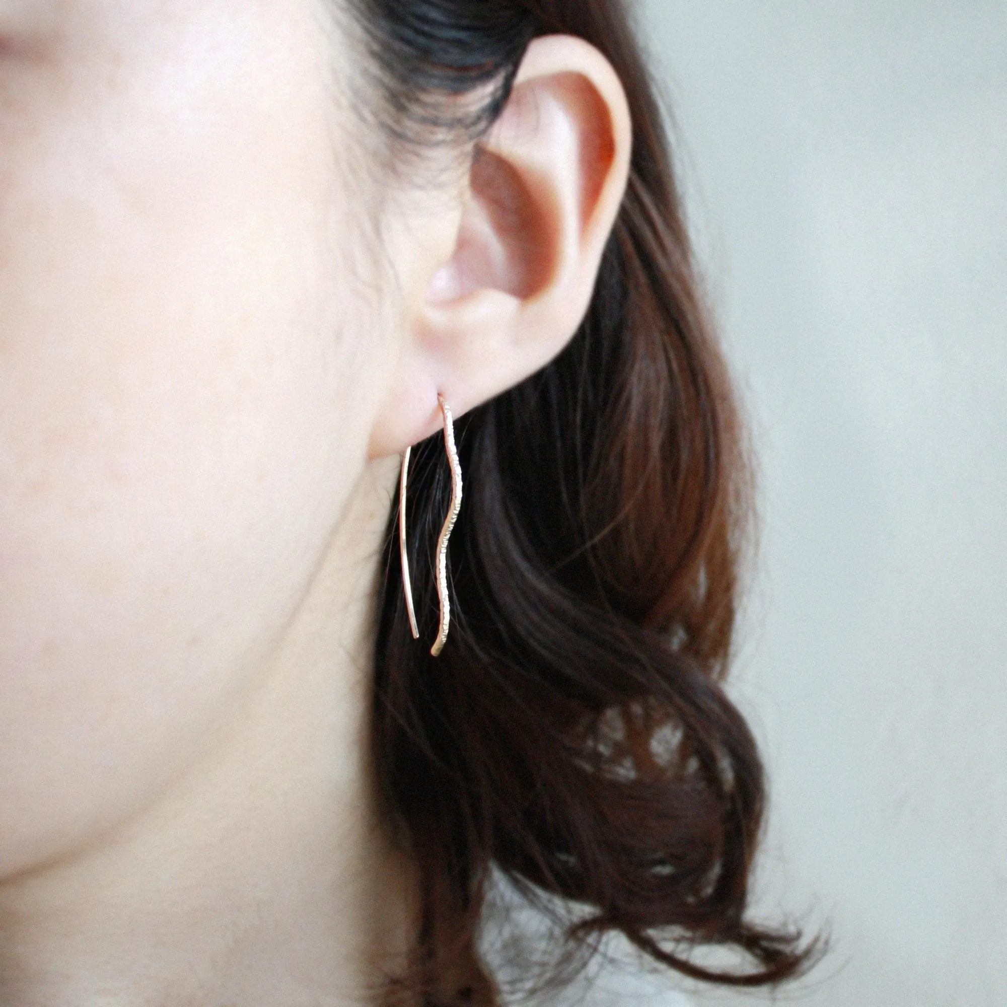 Dot Wavy Threader Earrings - Large