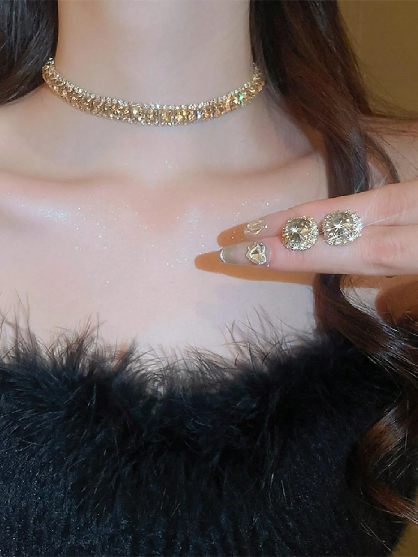 Elegant Crystal Jewelry Set: Dazzling Necklace and Earrings