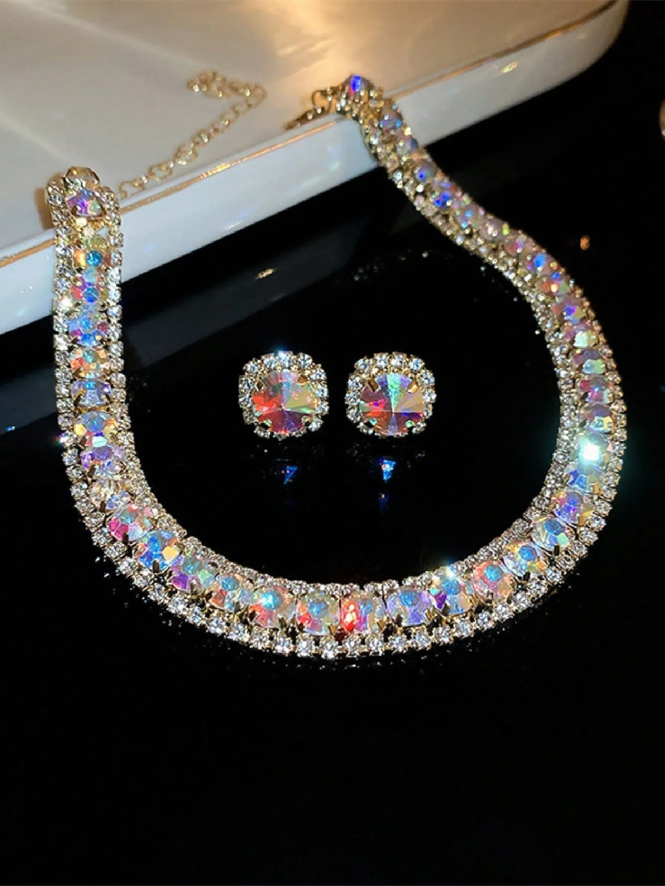 Elegant Crystal Jewelry Set: Dazzling Necklace and Earrings