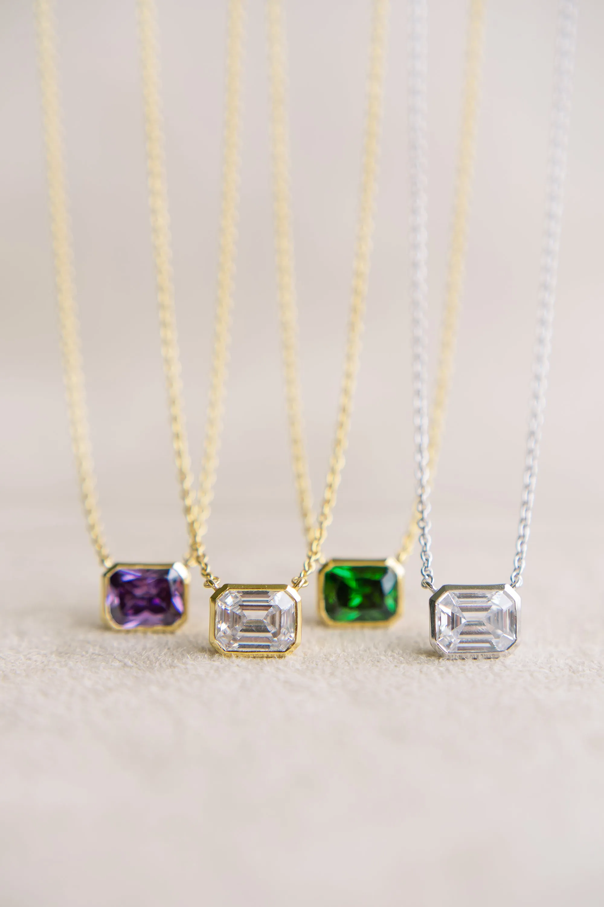 Gal Necklace in Emerald Cubic Zirconia and Yellow Gold