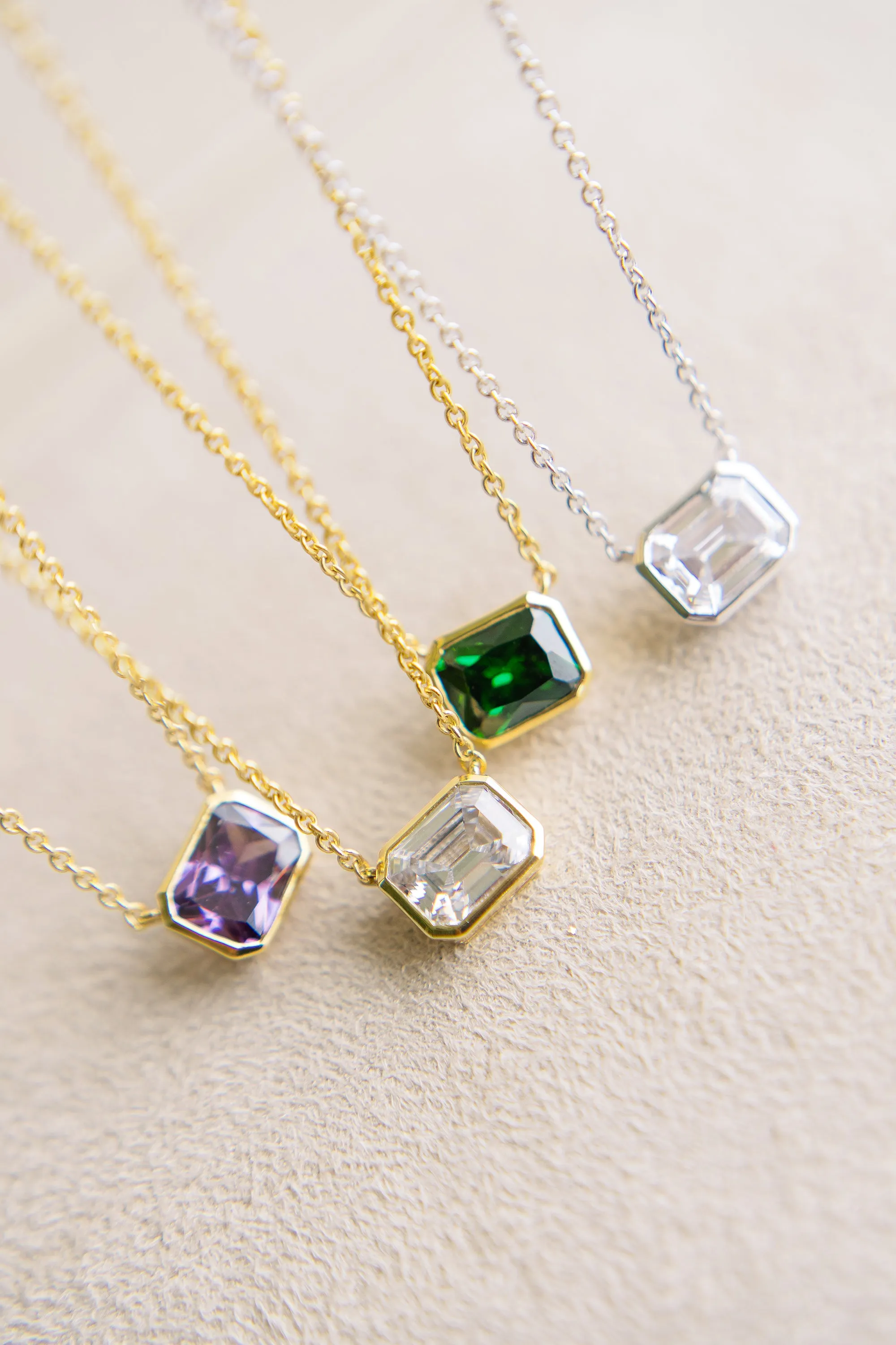Gal Necklace in Emerald Cubic Zirconia and Yellow Gold