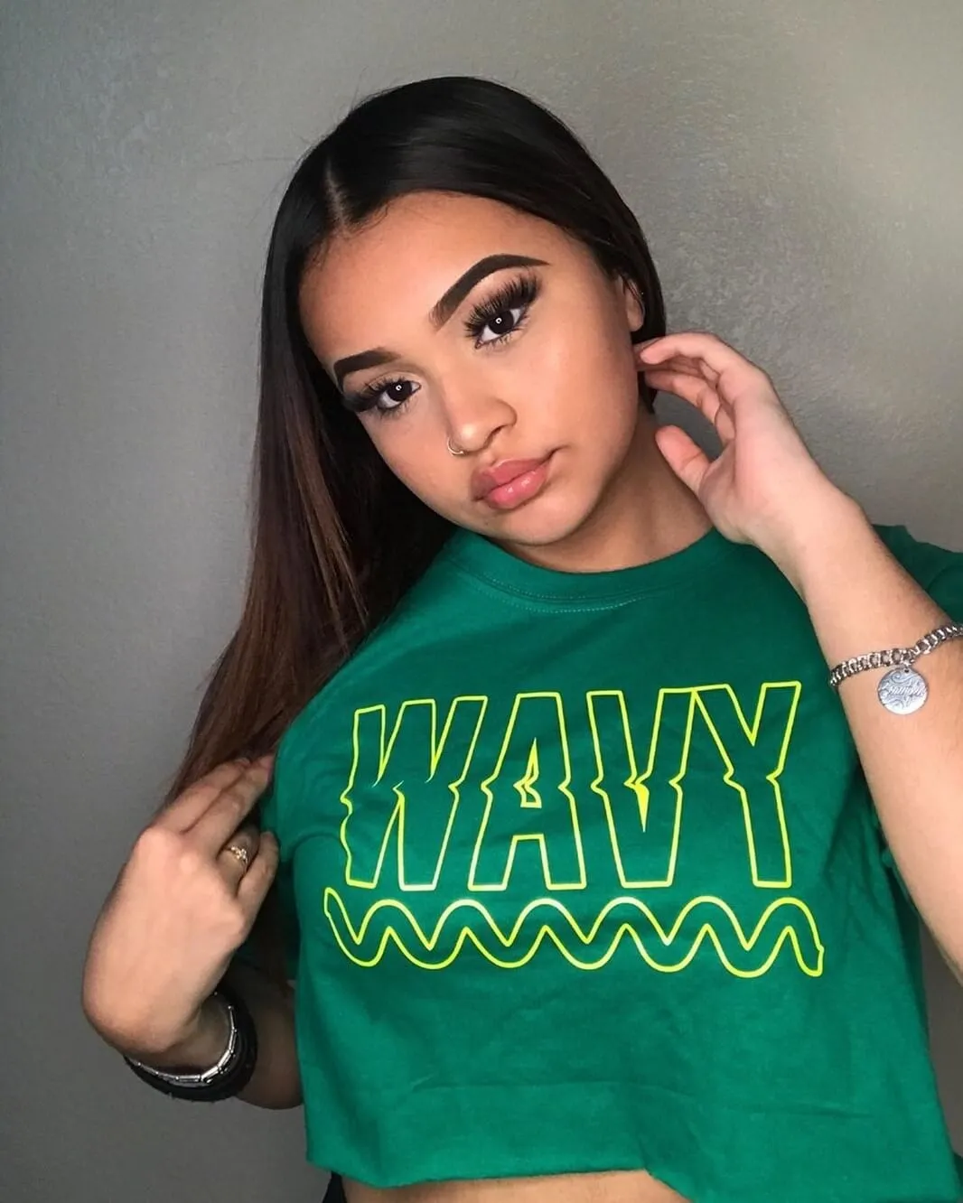Neon Yellow Wavy Outline | Green Tee