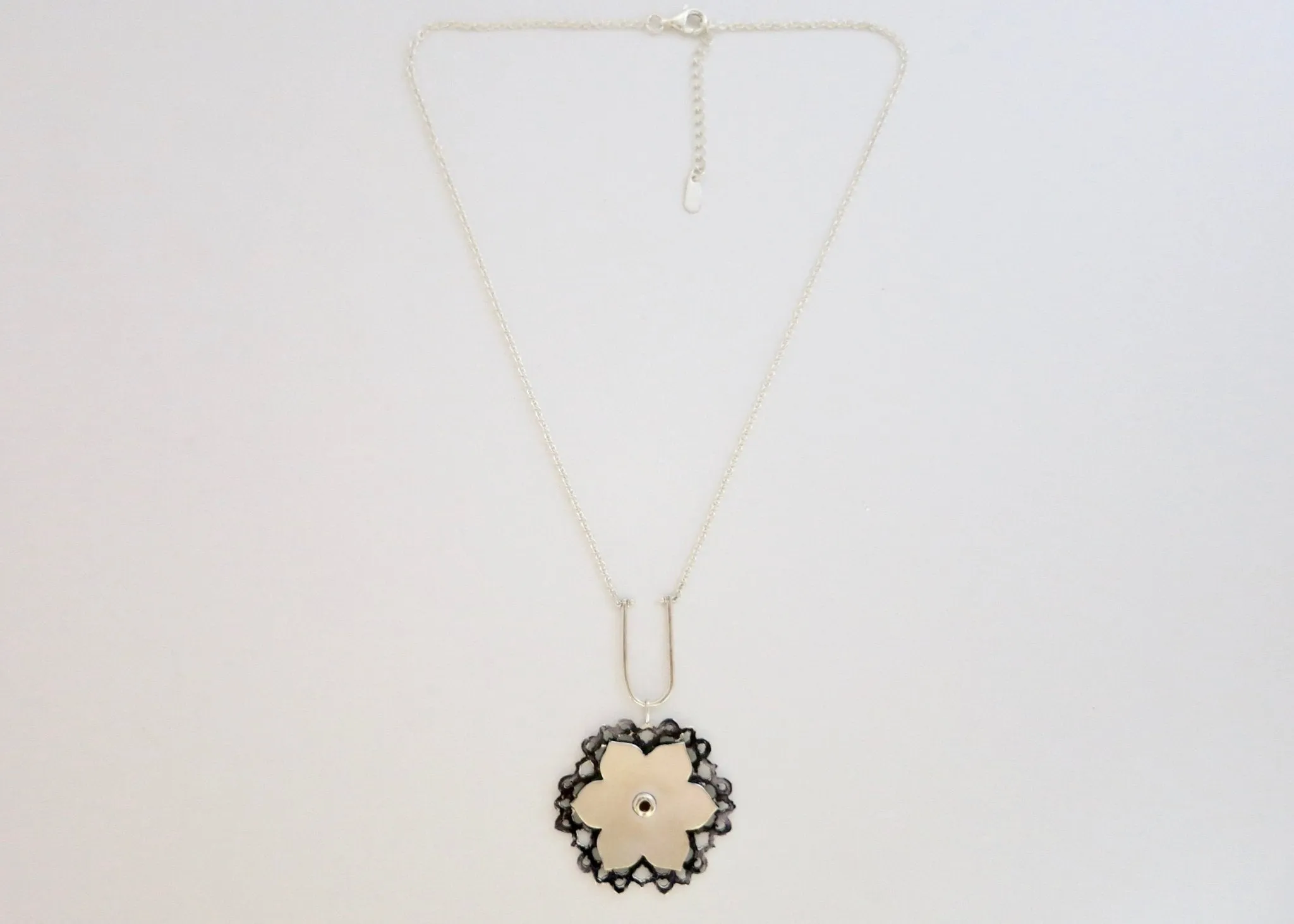 Stunning, dual-tone, Mughal lotus necklace