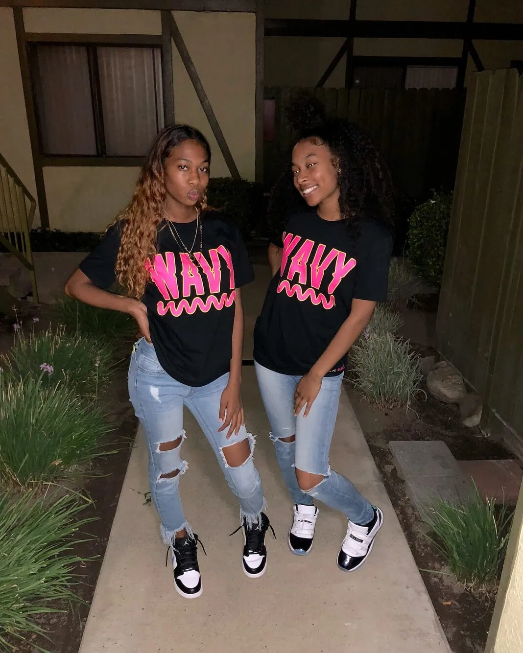 Wavy | Black Tee