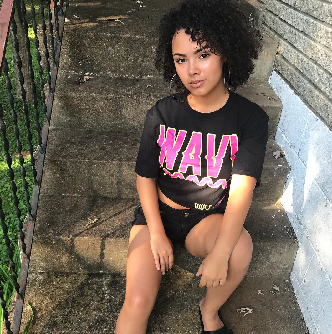 Wavy | Black Tee